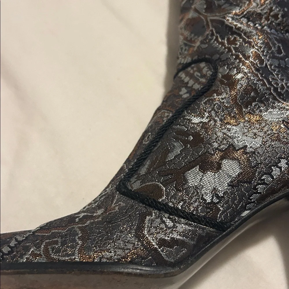 Stuart Weitzman - Picture 9 of 13